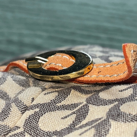 Guess Monogrammed Bucket Hat - Picture 4 of 7